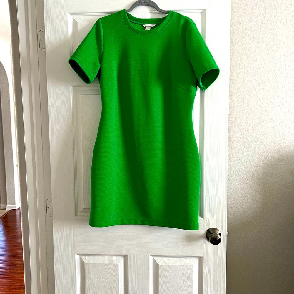 Green short dress